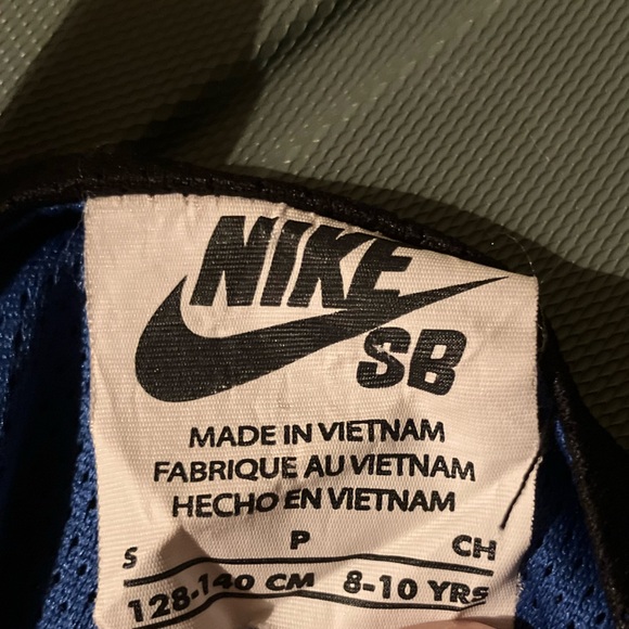 NIKE REVERSIBLE BASKETBALL JERSEY UNISEX FOR KIDS ROYAL BLUE OR BLACK SMALL - Picture 2 of 13